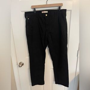 Levi’s signature black classic athletic jeans
